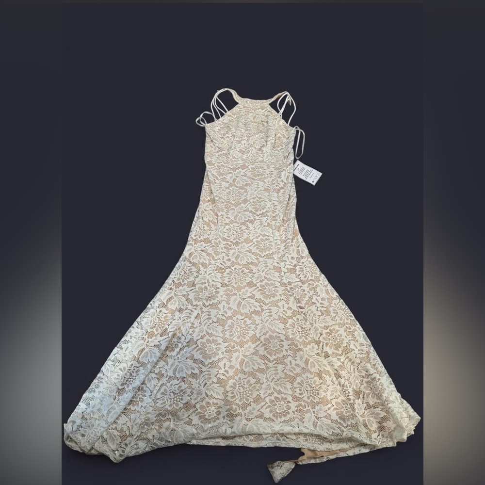Macys B DARLIN size 14W White lace maxi dress